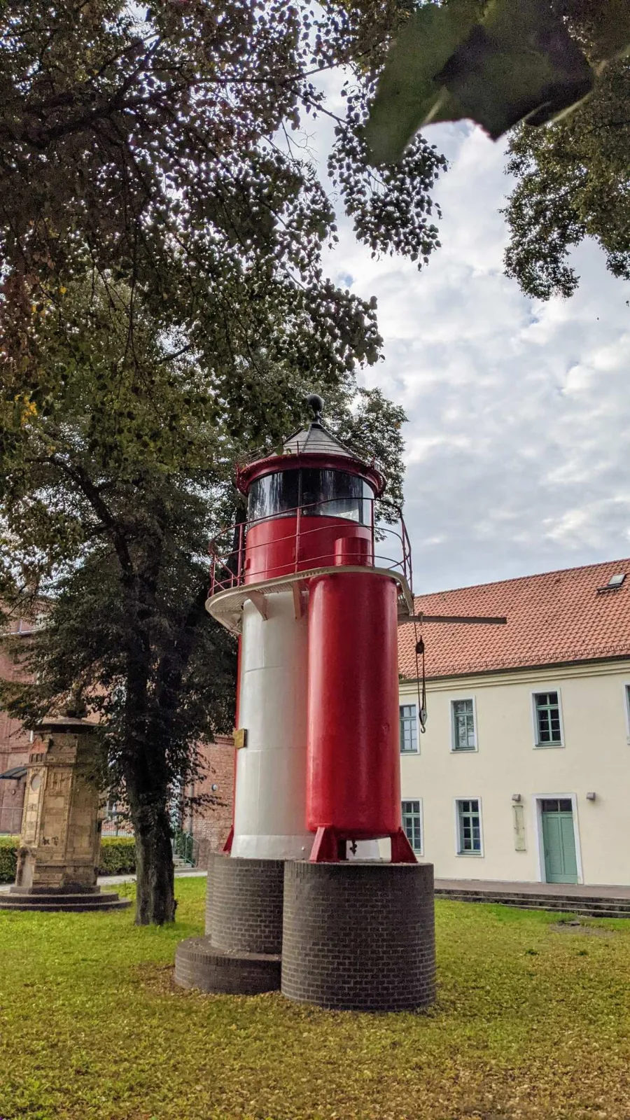 Roter Pintsch-Leuchtturm vor dem Museum Fürstenwalde