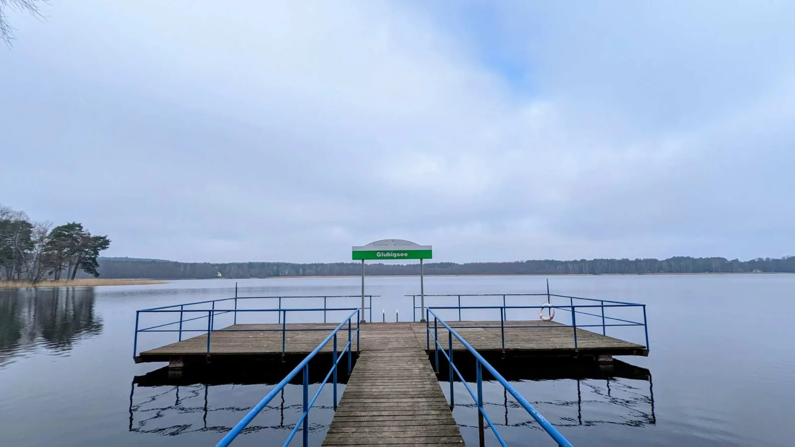 Badesteg an einem See der Glubigseenkette