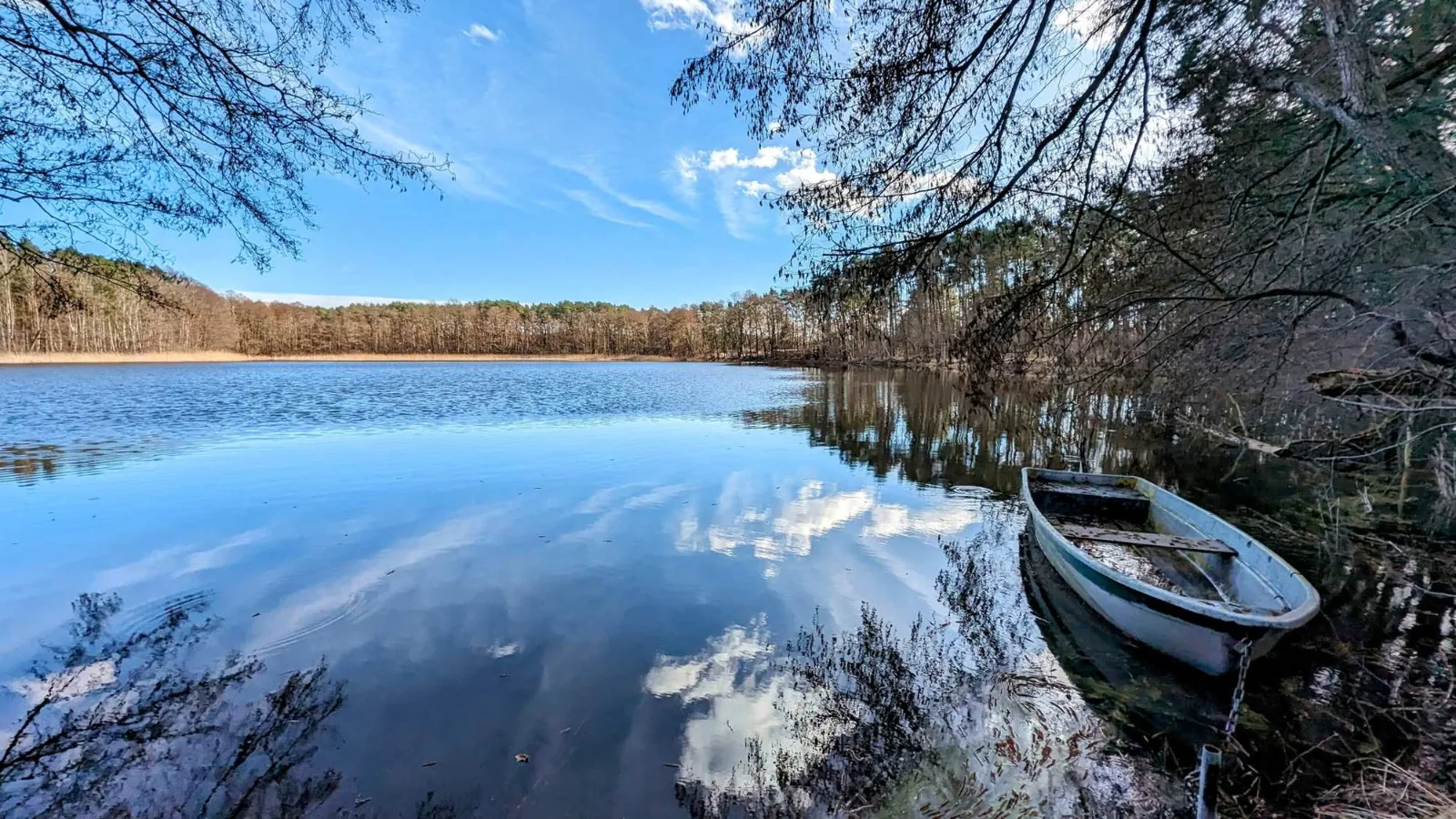 See mit Boot bei Tornow im Schenkenländchen