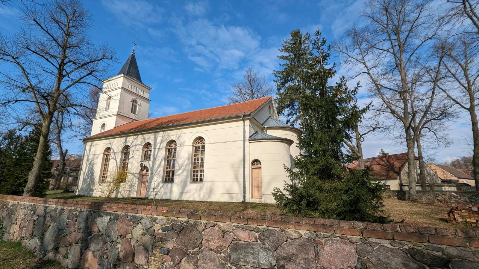 Dorfkirche Wünsdorf, verputzter Saalbau aus den Jahren 1841 bis 1843