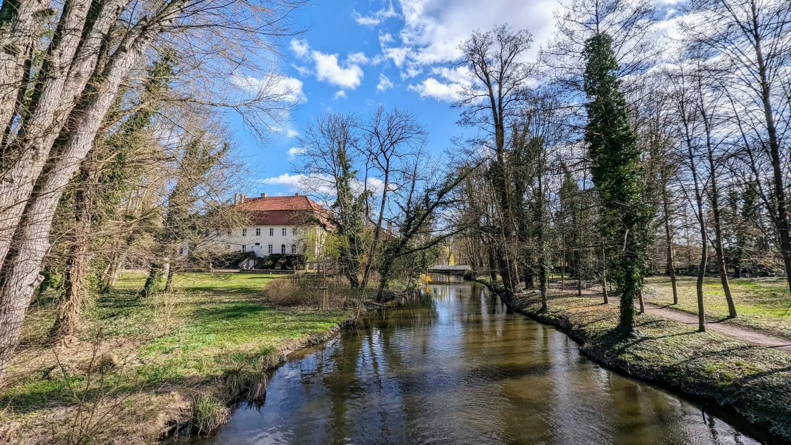 Graben im Schlosspark Blankensee