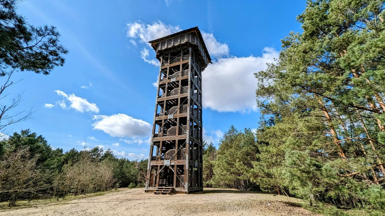 Hölzerner Aussichtsturm auf dem Löwendorfer Berg bei Trebbin