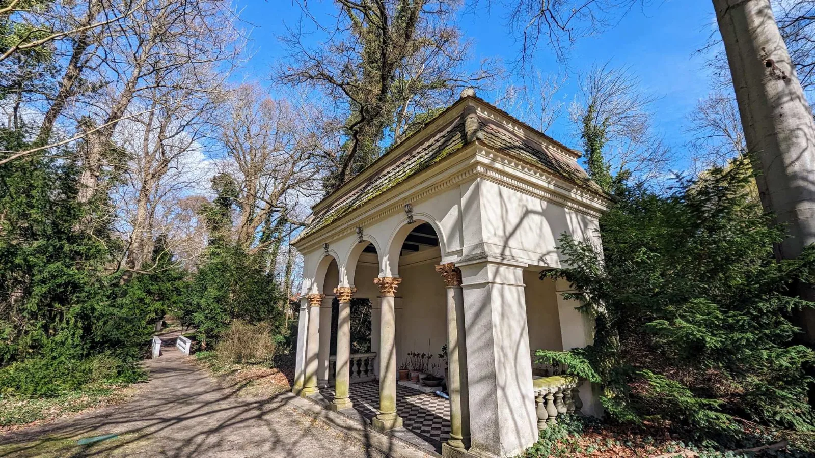 Monopteros im Schlosspark Blankensee