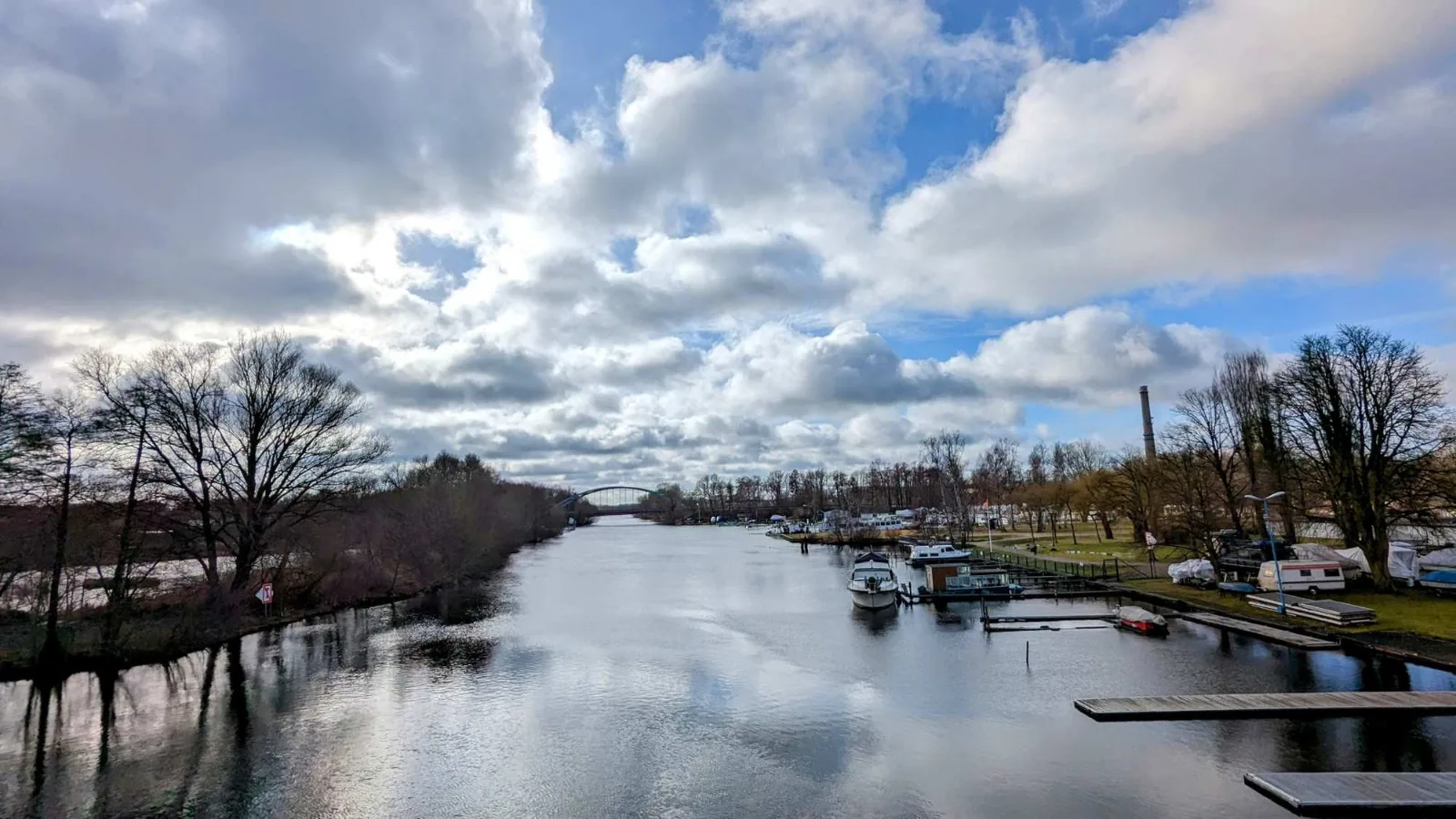 Die Havel am Hafen Hennigsdorf