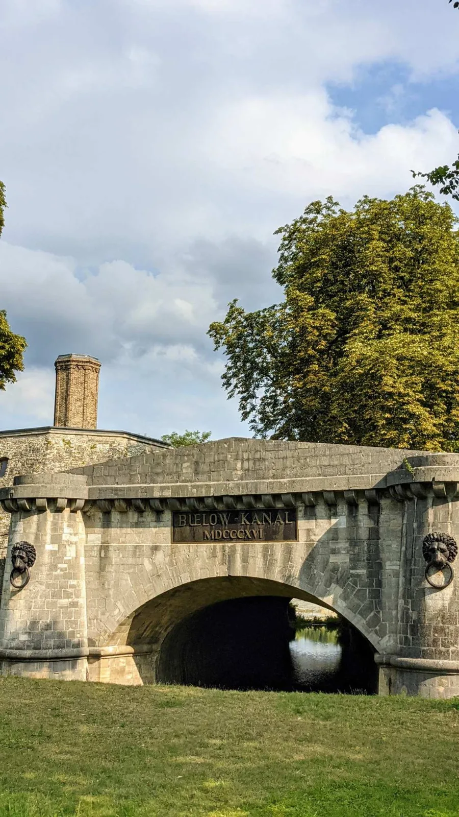 Portal des Bülowkanals mit der Inschrift MDCCCXVI im Museumspark Rüdersdorf