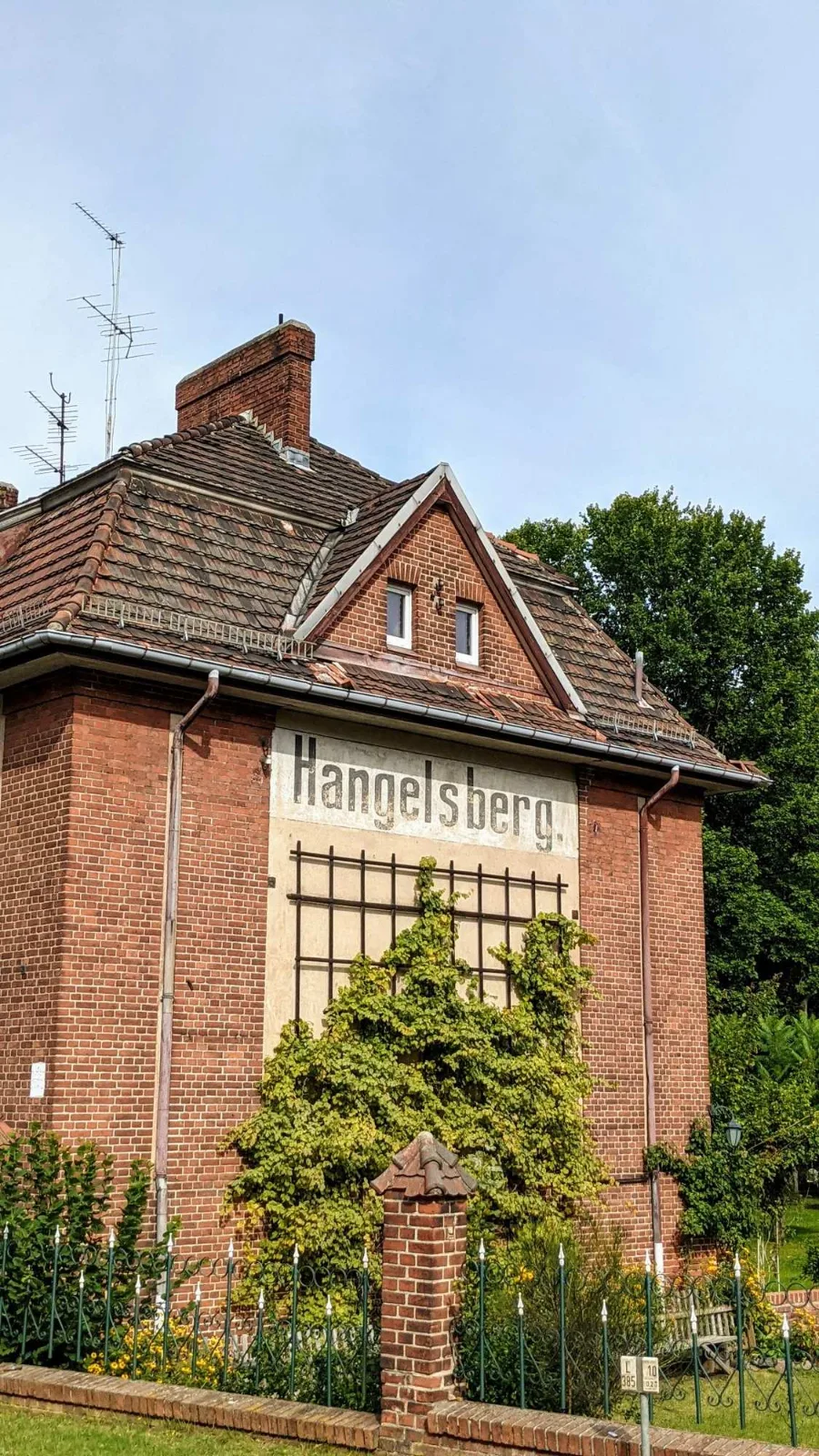 Empfangsgebäude des Bahnhofs Hangelsberg