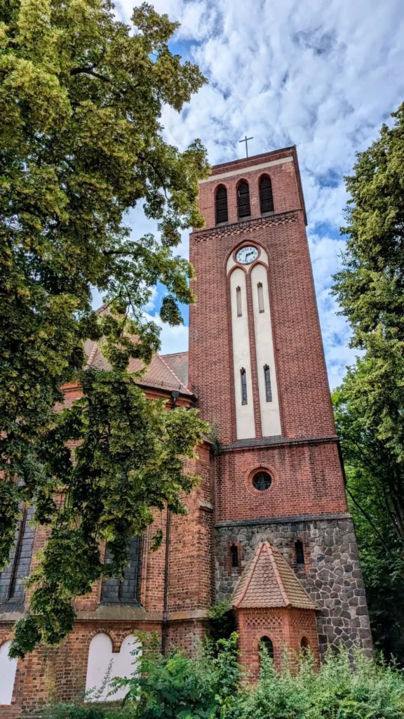 Backsteinturm der Stadtkirche von Storkow