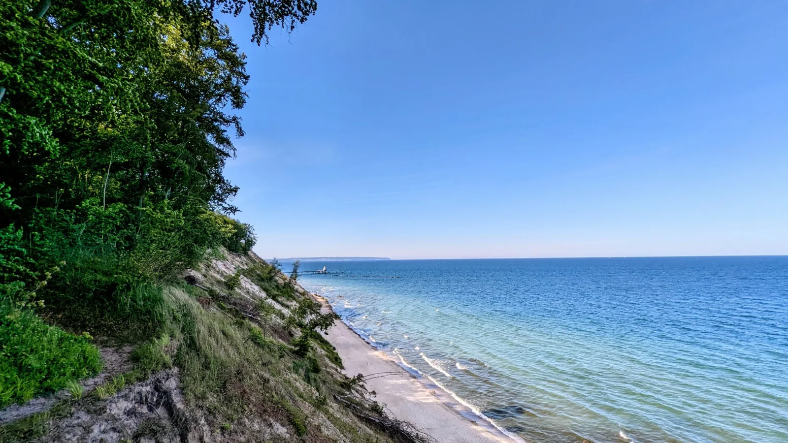 Steilküste und Strand am Hochufer bei Sellin auf Rügen