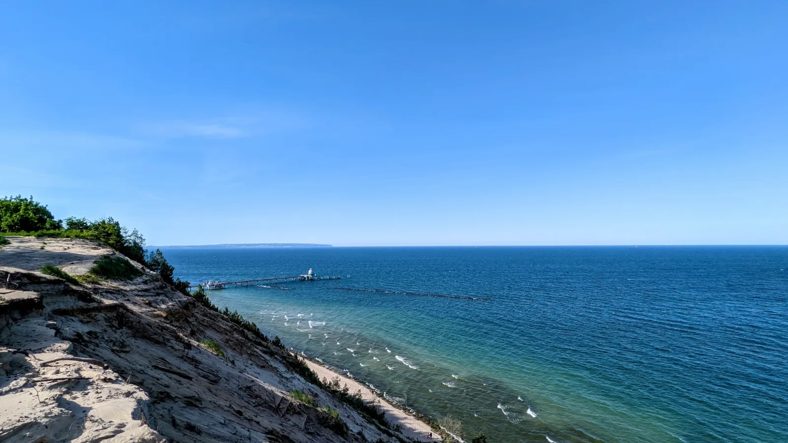Abbruchkante der Steilküste über der Ostsee bei Sellin auf Rügen