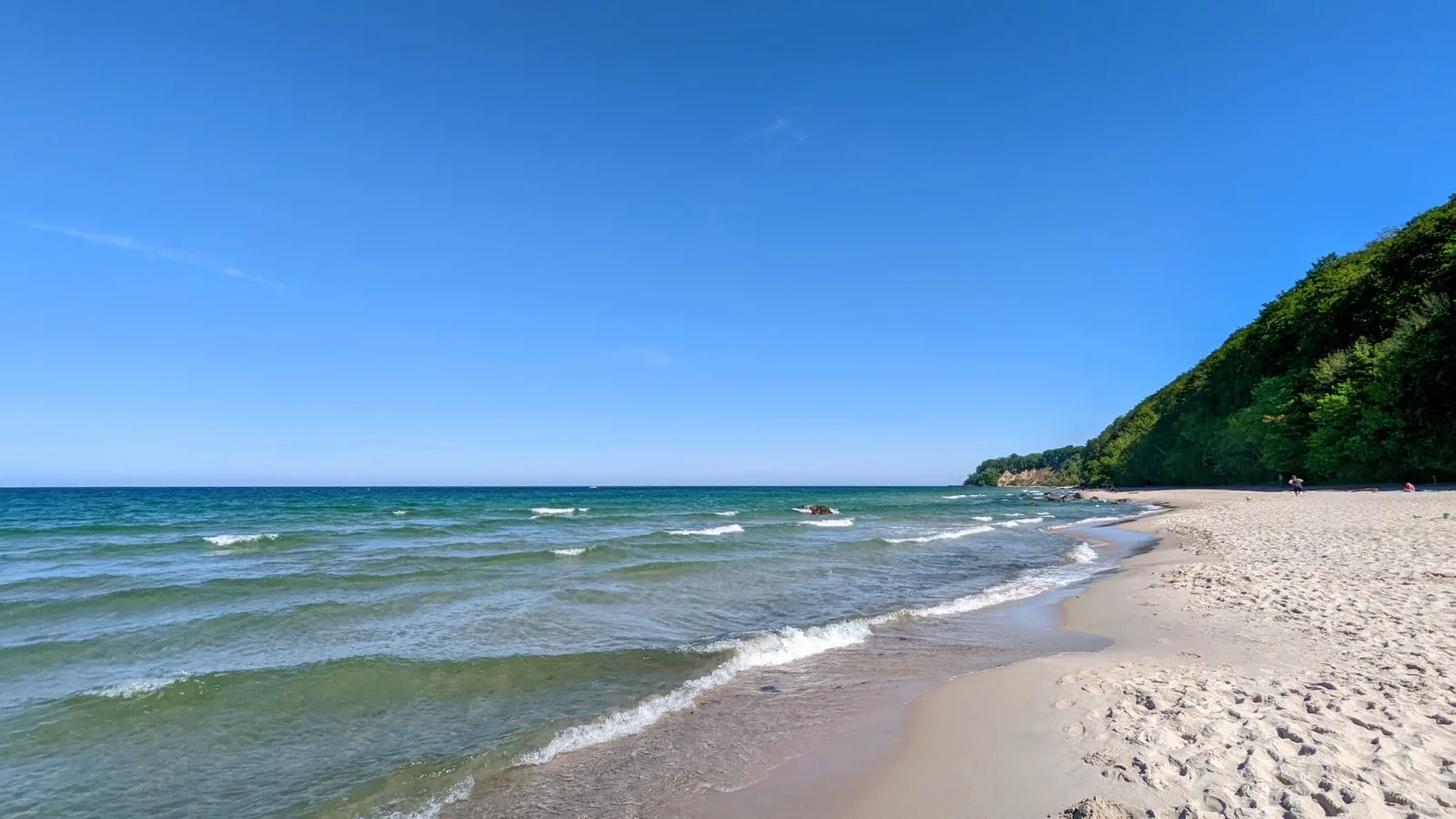 Strand mit Steilufer bei Göhren auf Rügen