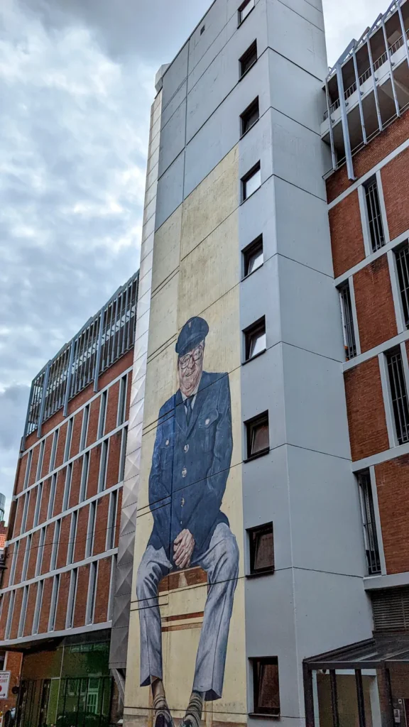 Wandbild Lothar, der freundliche Parkwächter, am Parkhaus Langenstraße in Bremen