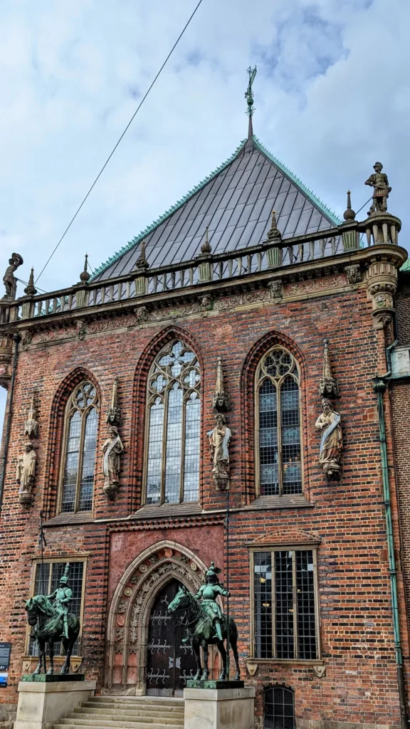 Giebel an der Marktfront des Bremer Rathauses mit Figuren