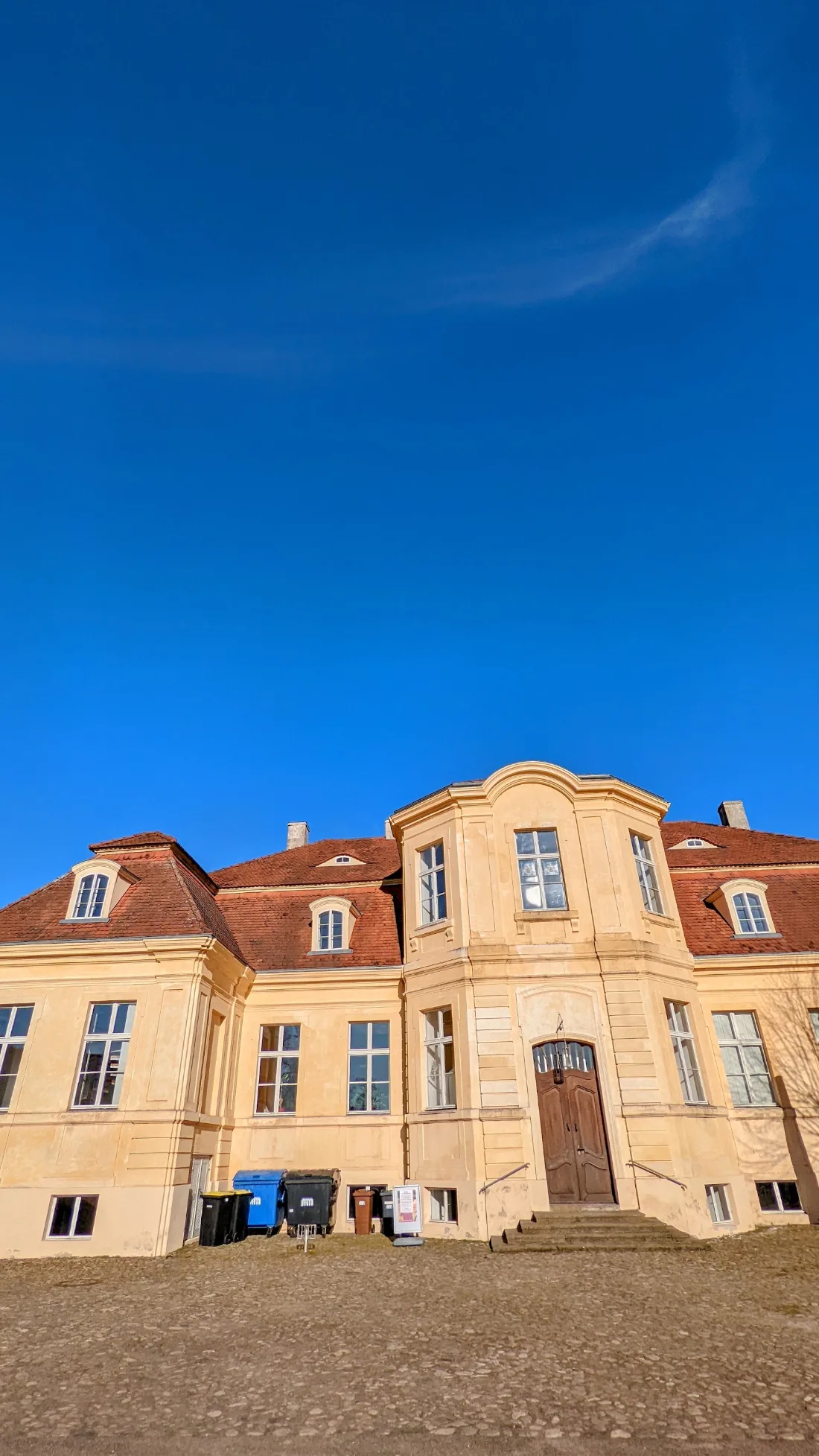 Schloss Reckahn mit Freitreppe und Dachgauben