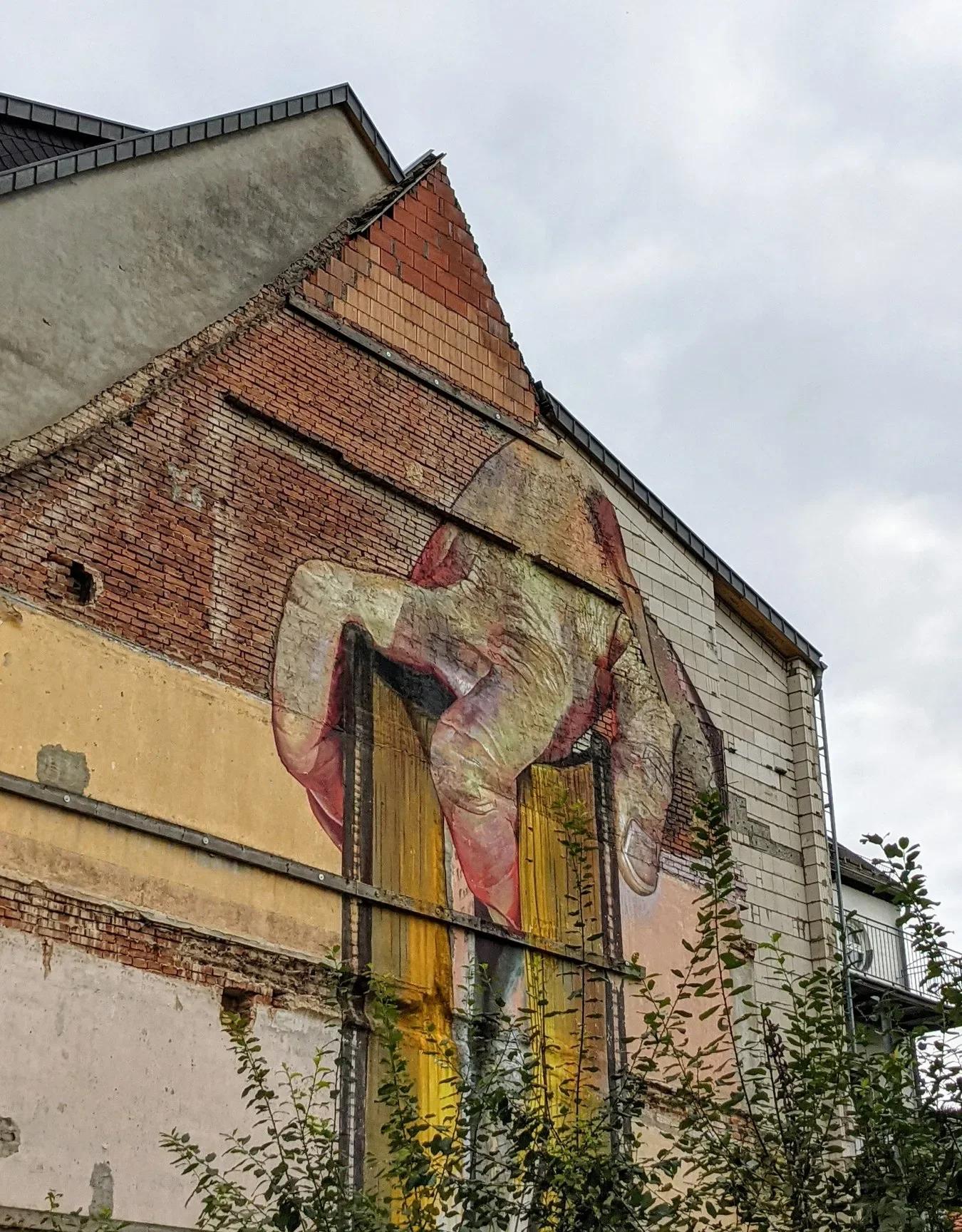 Case Maclaim: Wandbild an der Collegienstraße in Wittenberg
