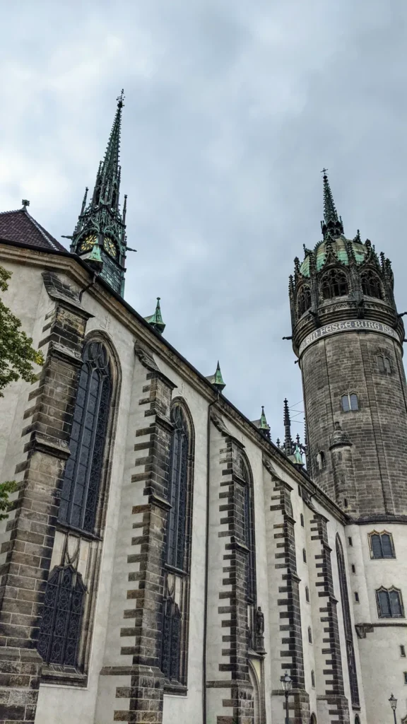Schlosskirche in Lutherstadt Wittenberg mit ihrem runden Turm