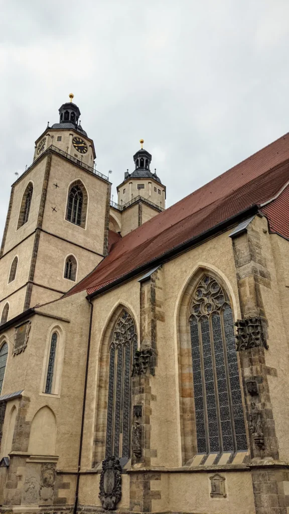 Stadtkirche St. Marien in Lutherstadt Wittenberg mit ihren zwei Türmen