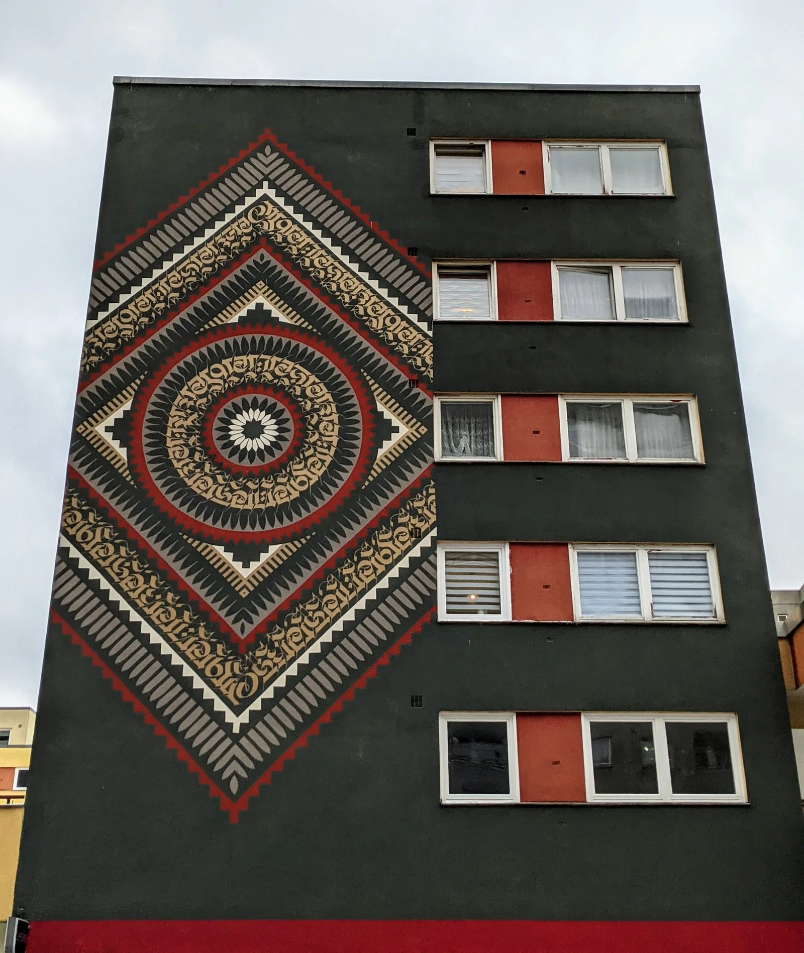 Cryptik: Mantradala an der Bergfriedstraße in Kreuzberg