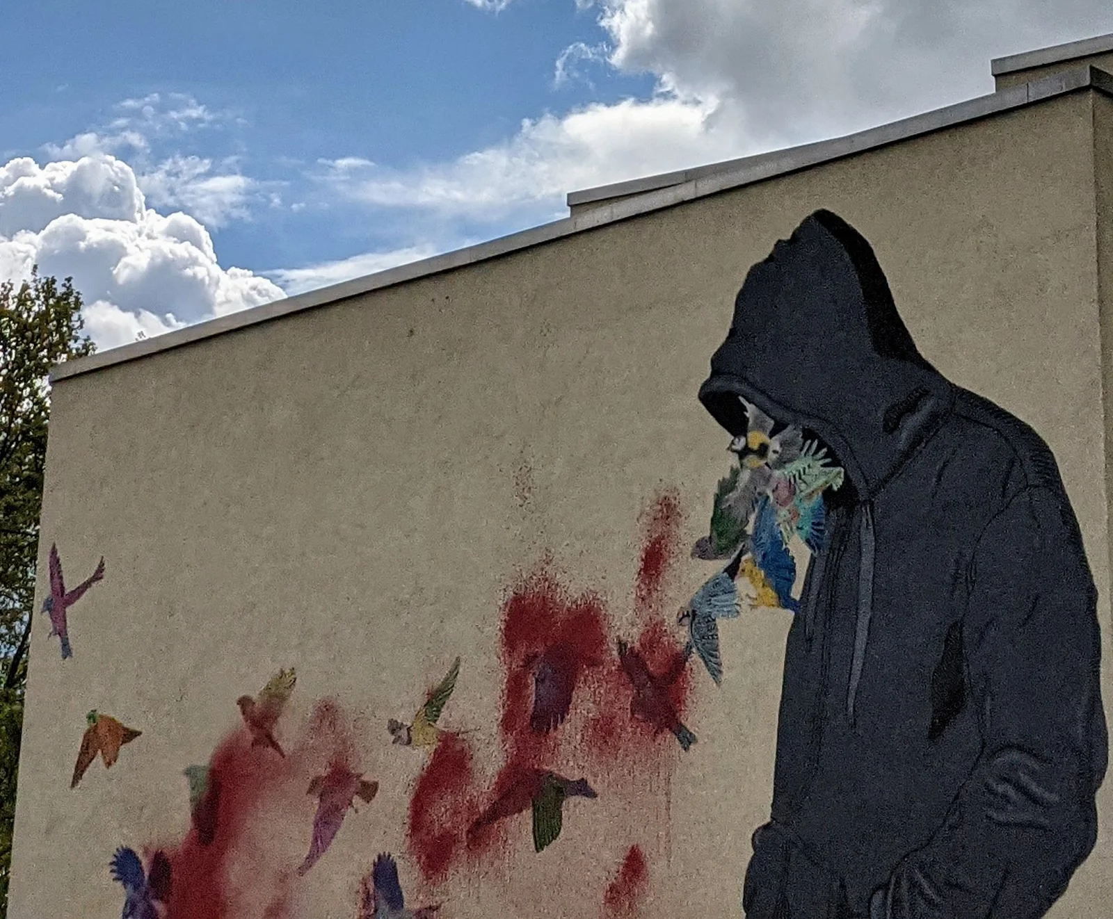 Don John: Hoodie Birds am Mehringplatz in Kreuzberg