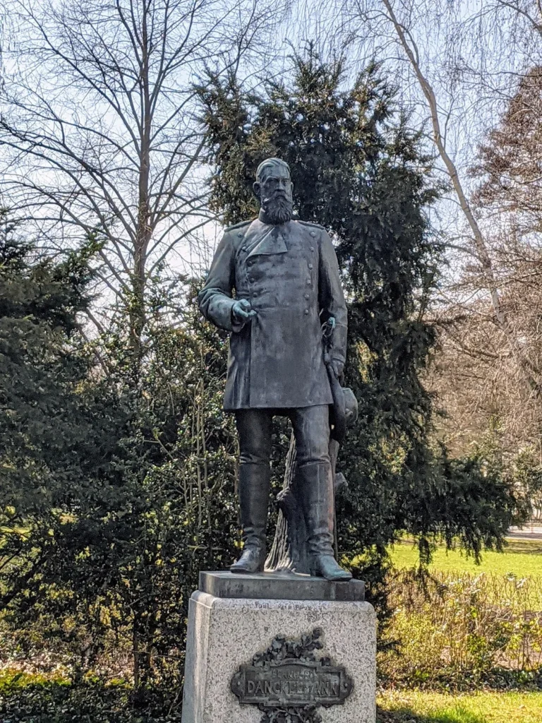Bronzedenkmal für Bernhard Danckelmann im Stadtpark von Eberswalde
