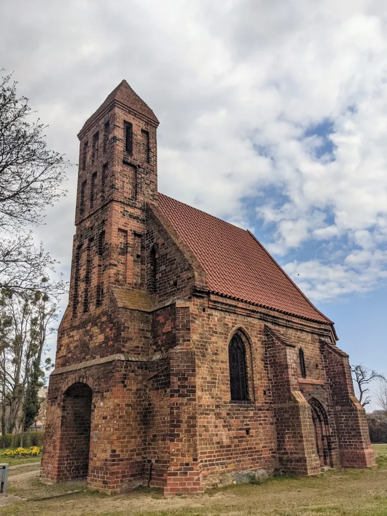 Hospitalkapelle St. Georg in Eberswalde, gotischer Backsteinbau mit Dachreiter