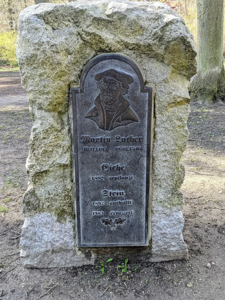 Lutherstein in Eberswalde mit Bronzetafel für Martin Luther und den Jahren 1882, 1892 und 1983