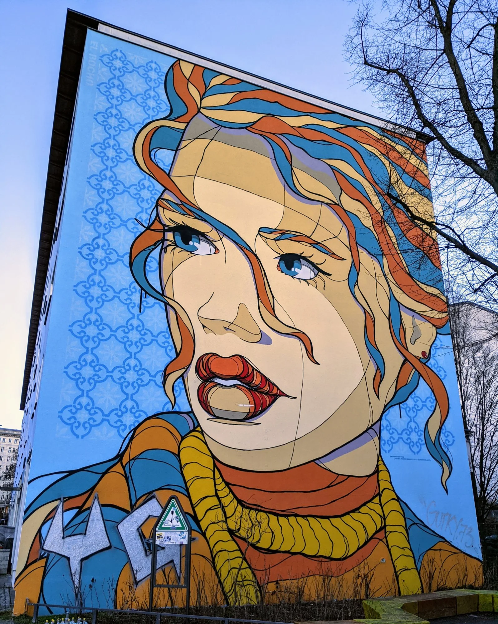 El Bocho: Augen in der Großstadt in Friedrichshain