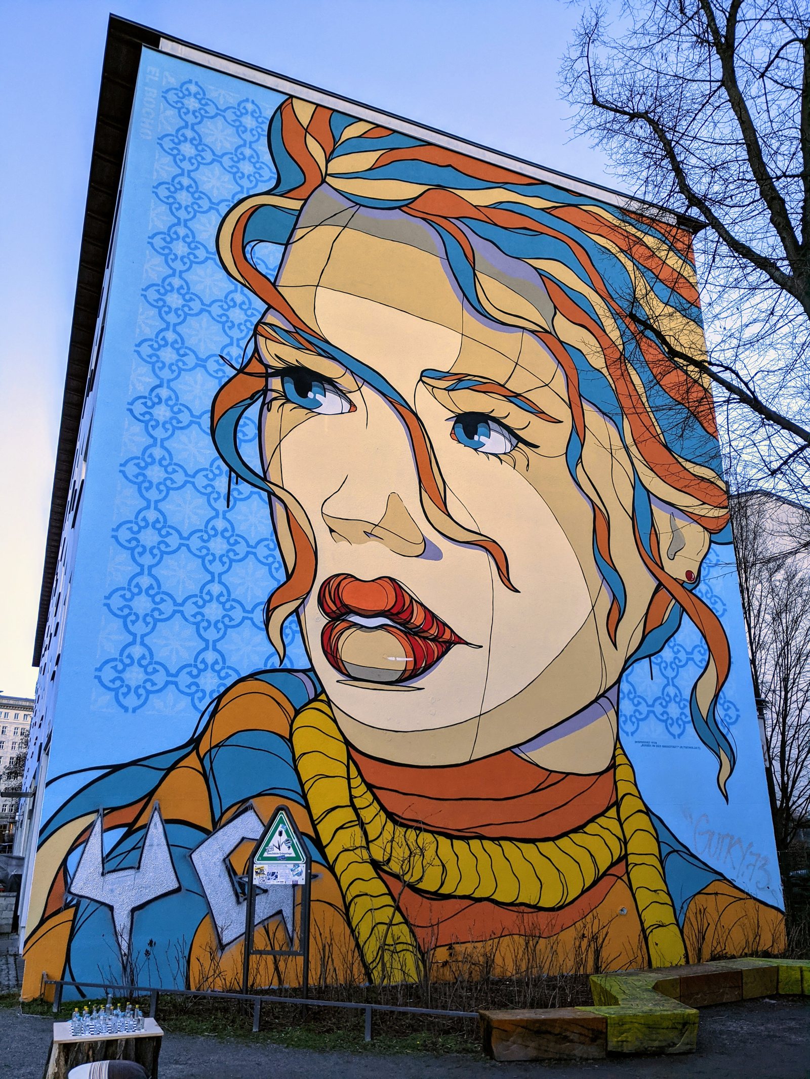 El Bocho: Augen in der Großstadt an der Lasdehner Straße in Friedrichshain