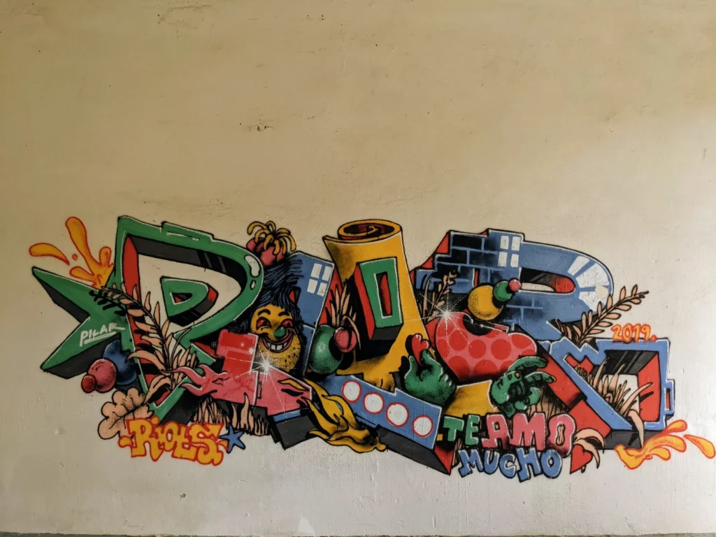 Großflächiges Schriftbild-Graffito an einer Innenwand auf dem Gelände bei Brand, zweites Motiv