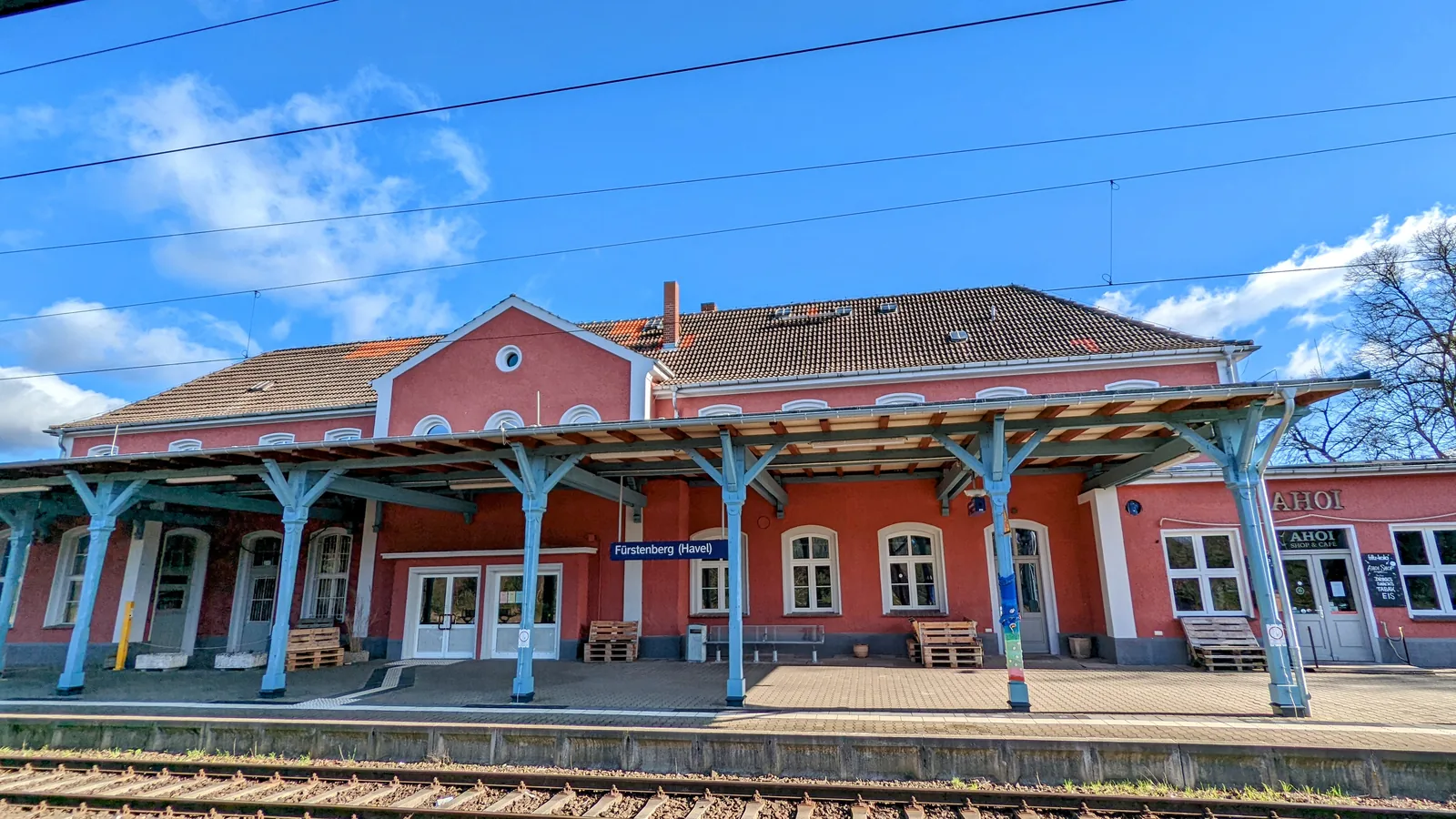 Bahnsteigseite des Bahnhofs Fürstenberg (Havel)