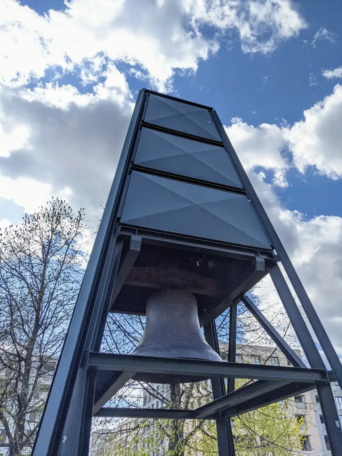 Blauer Stahlturm