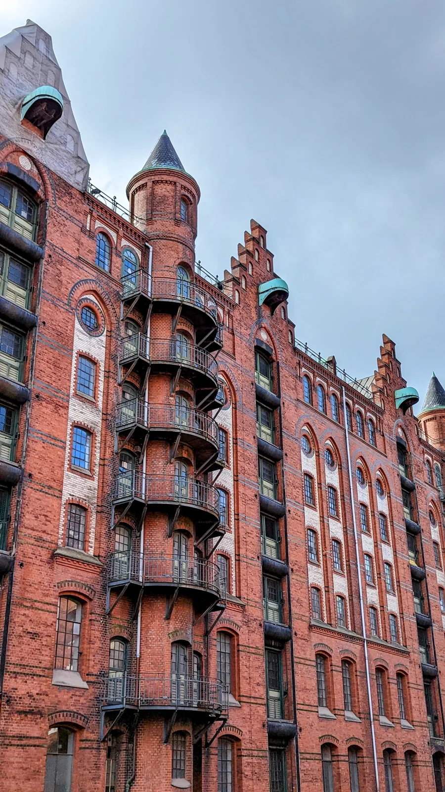 Speicher mit Treppengiebel in der Speicherstadt in Hamburg