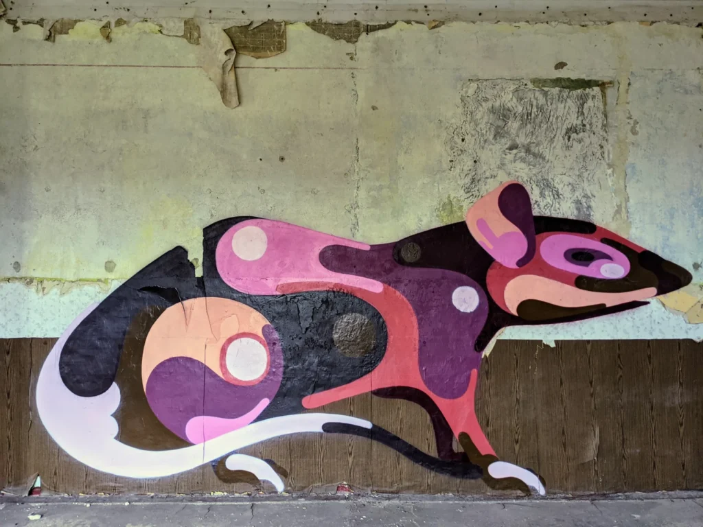Rosa Ratte als Wandbild im Heeresbekleidungshauptamt Bernau