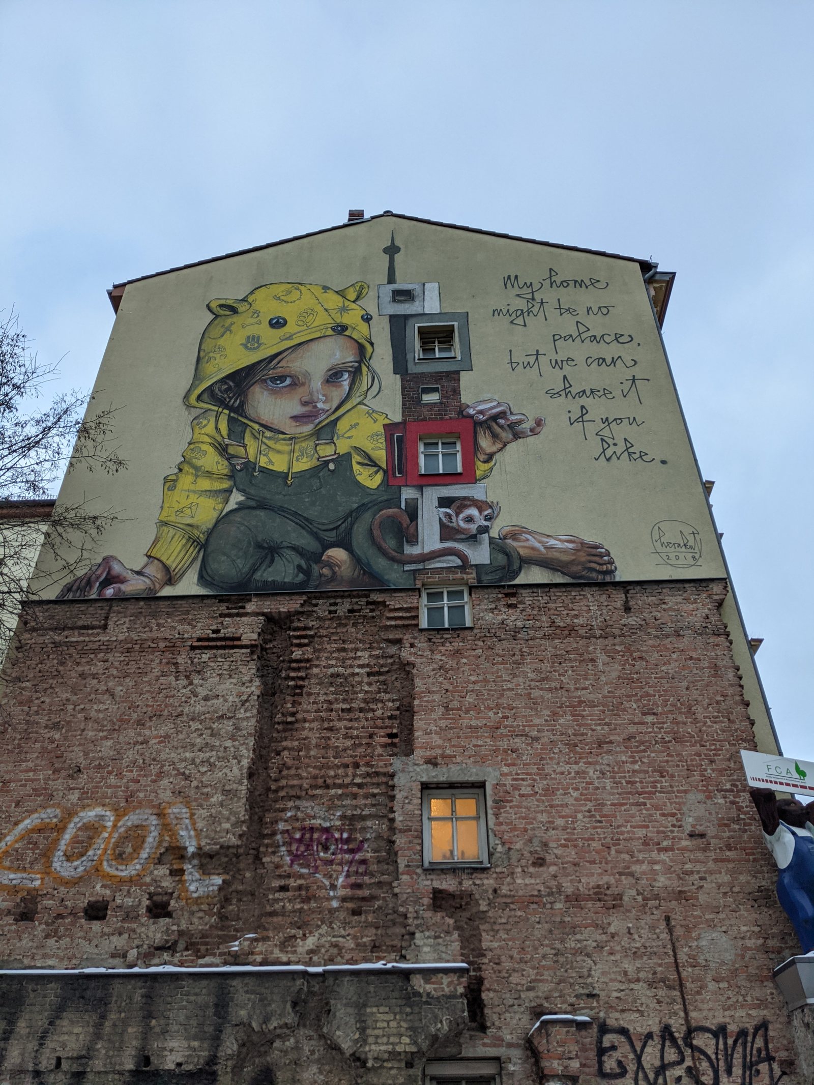 Herakut: My home might be no palace in der Luckauer Straße in Kreuzberg