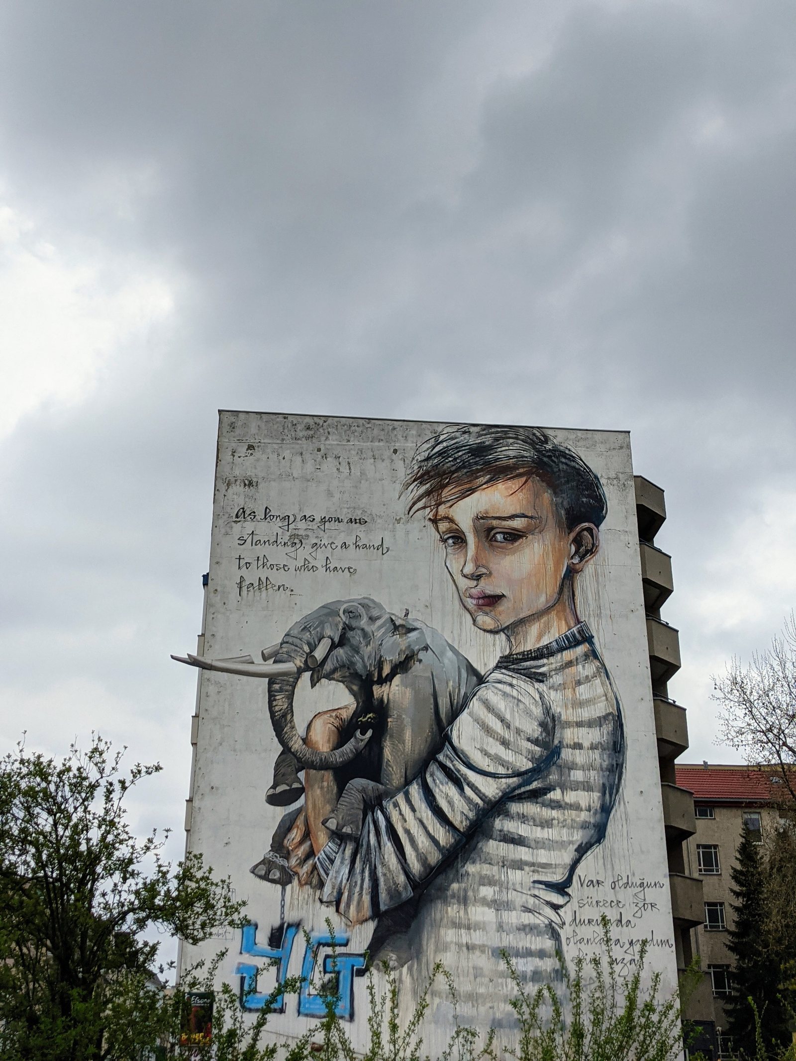 Herakut, Wes21 und Onur: As Long As You Are Standing an der Stromstraße in Moabit