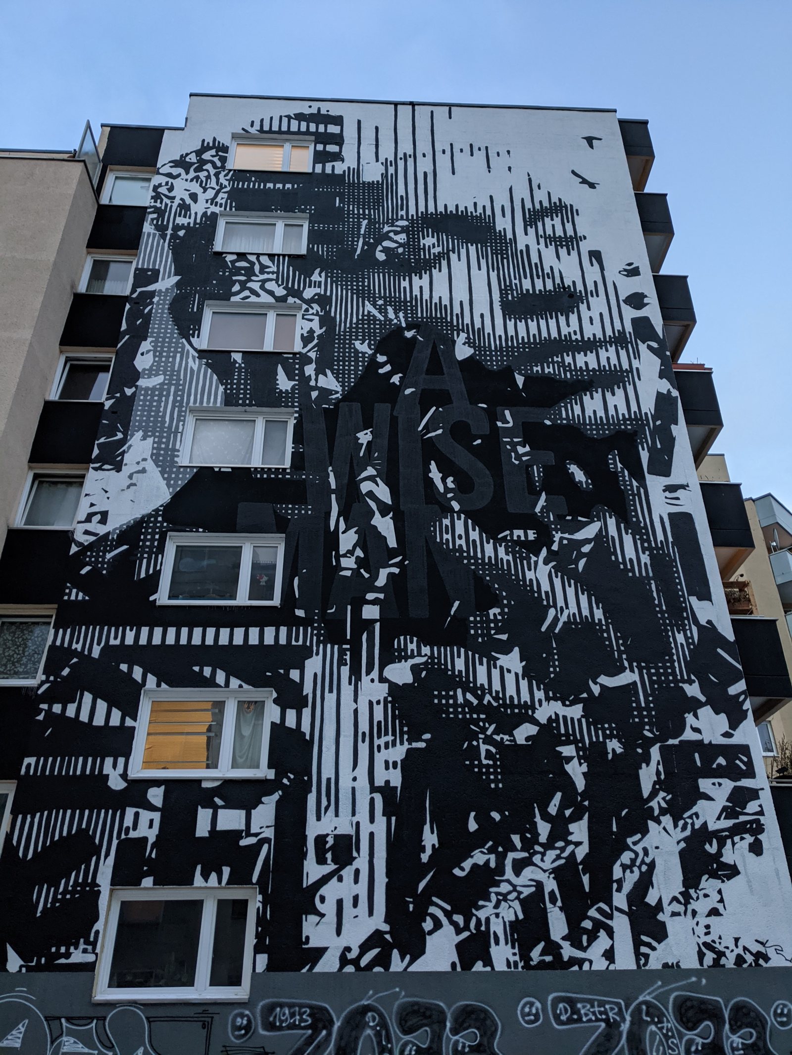 Huariu: A Wise Man in der Wrangelstraße in Kreuzberg