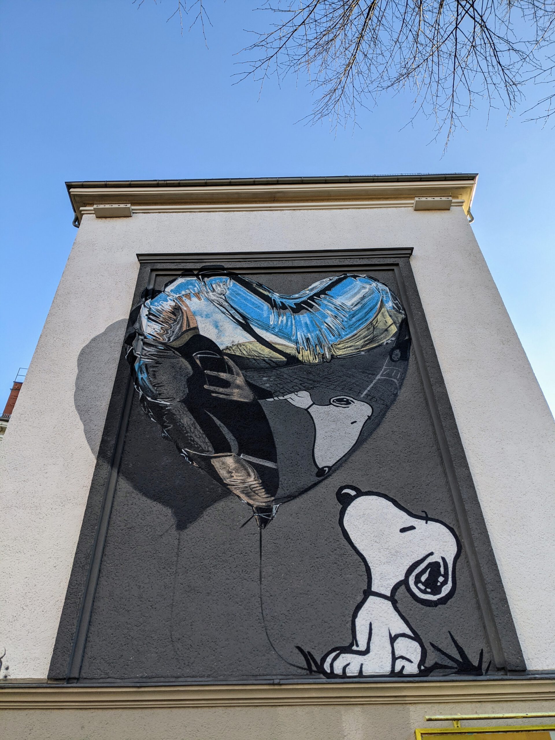 Fanakapan: Believe in Dog an der Schwedter Straße in Prenzlauer Berg