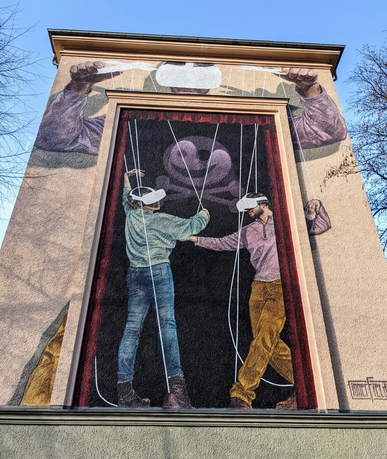 Innerfields: Virtual Reality versus Street Art