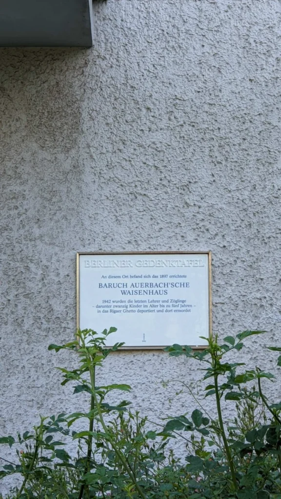 Berliner Gedenktafel für das Baruch Auerbachsche Waisenhaus an der Schönhauser Allee 162