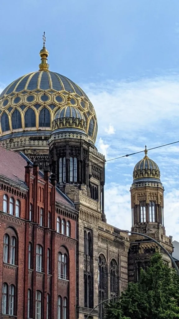 Goldene Kuppel der Neuen Synagoge in der Oranienburger Straße mit Davidstern