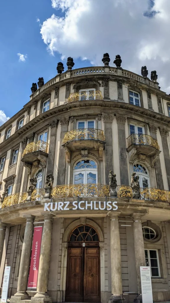 Rokokofassade des Ephraim-Palais in der Poststraße 16 mit vergoldeten Balkongittern