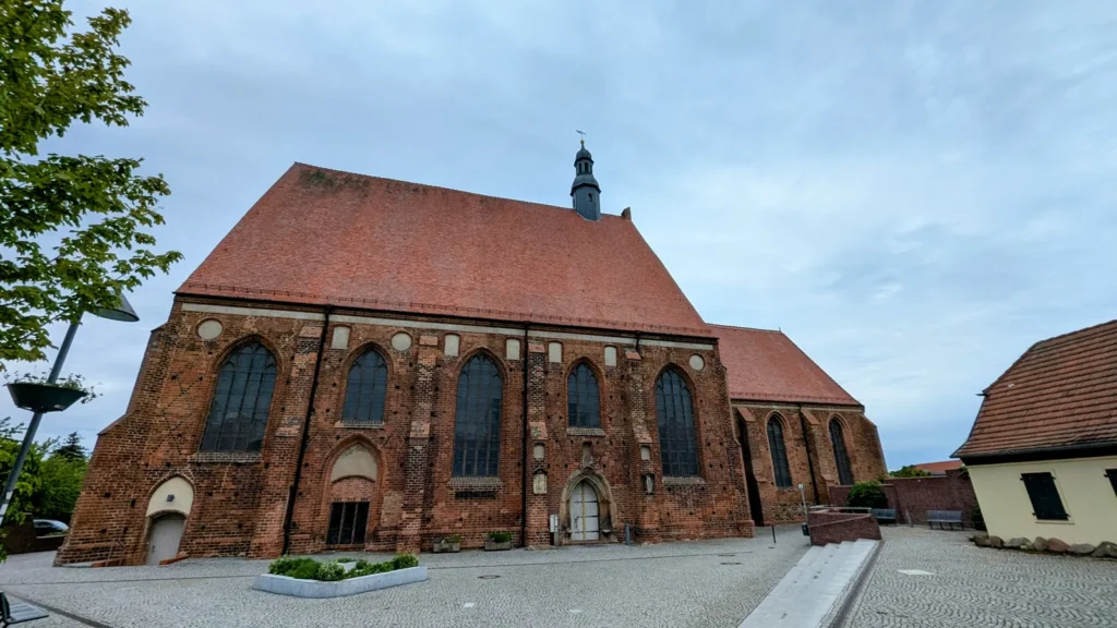 Mönchenkirche des ehemaligen Franziskanerklosters in Jüterbog mit Dachreiter