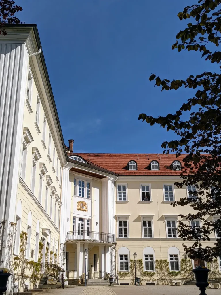Hauptfassade von Schloss Lübbenau