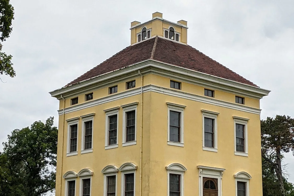 Schloss Luisium in Dessau mit Belvedere