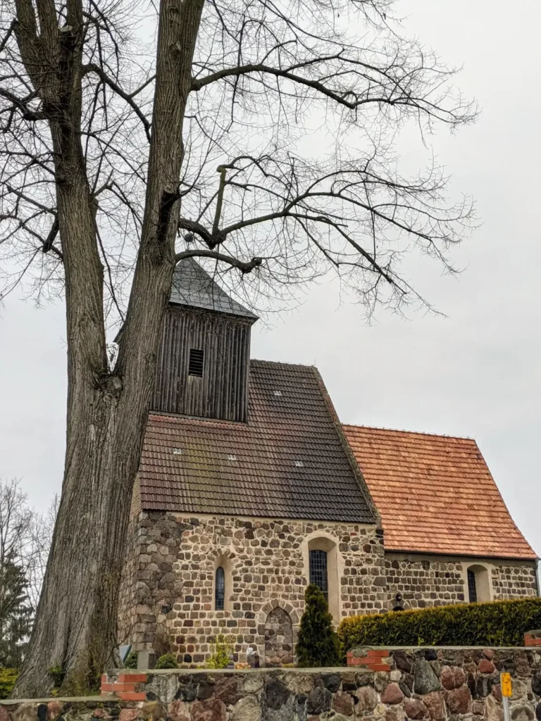Dorfkirche in Münchehofe in der Märkischen Schweiz