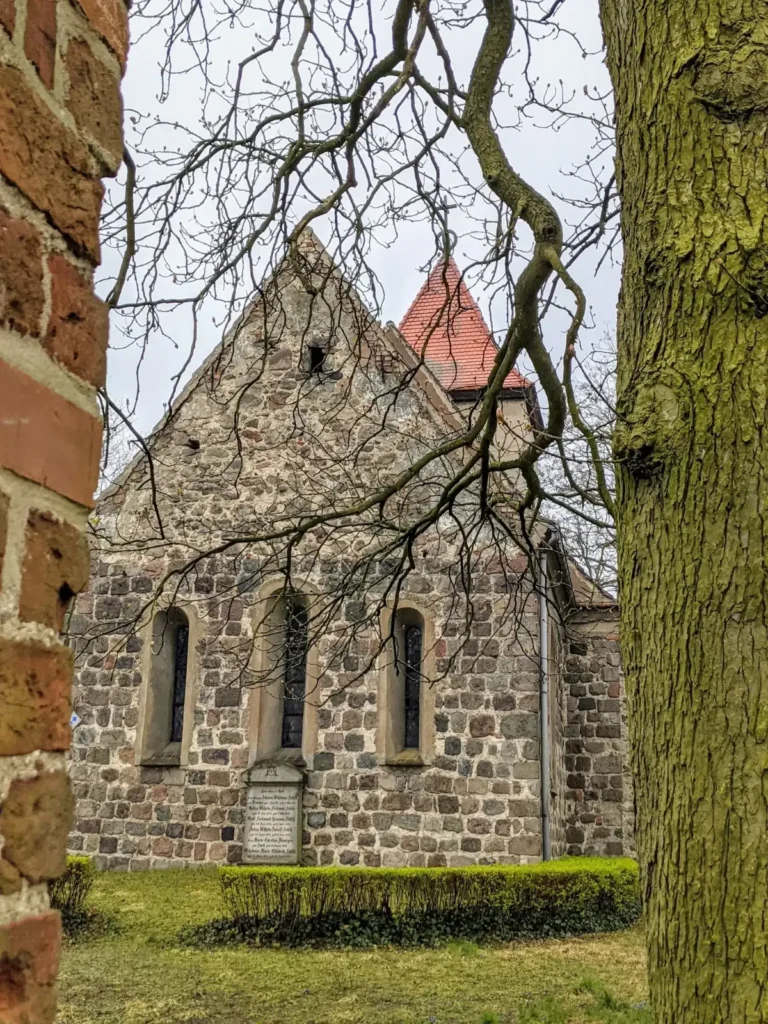 Dorfkirche Obersdorf am Beginn der Wanderung