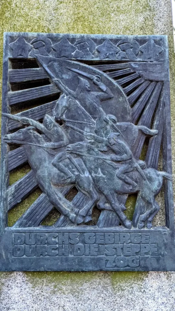 Weiteres Bronzerelief an der Stele "Leben" von 1974 an der Hartriegelstraße in Niederschöneweide