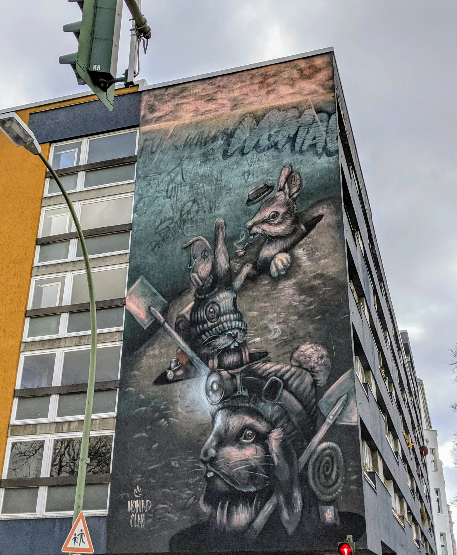 Nomad Clan: Fuck walls dig tunnels an der Kluckstraße