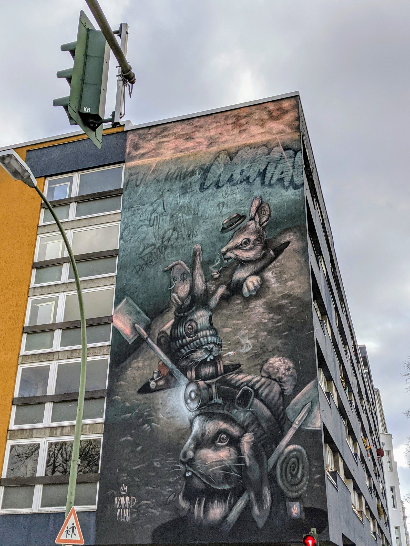 Nomad Clan: Fuck walls dig tunnels an der Kluckstraße
