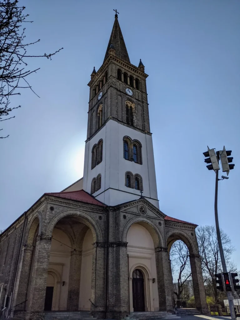 Turm und Säulenvorbau der Kirche St. Nicolai in Oranienburg