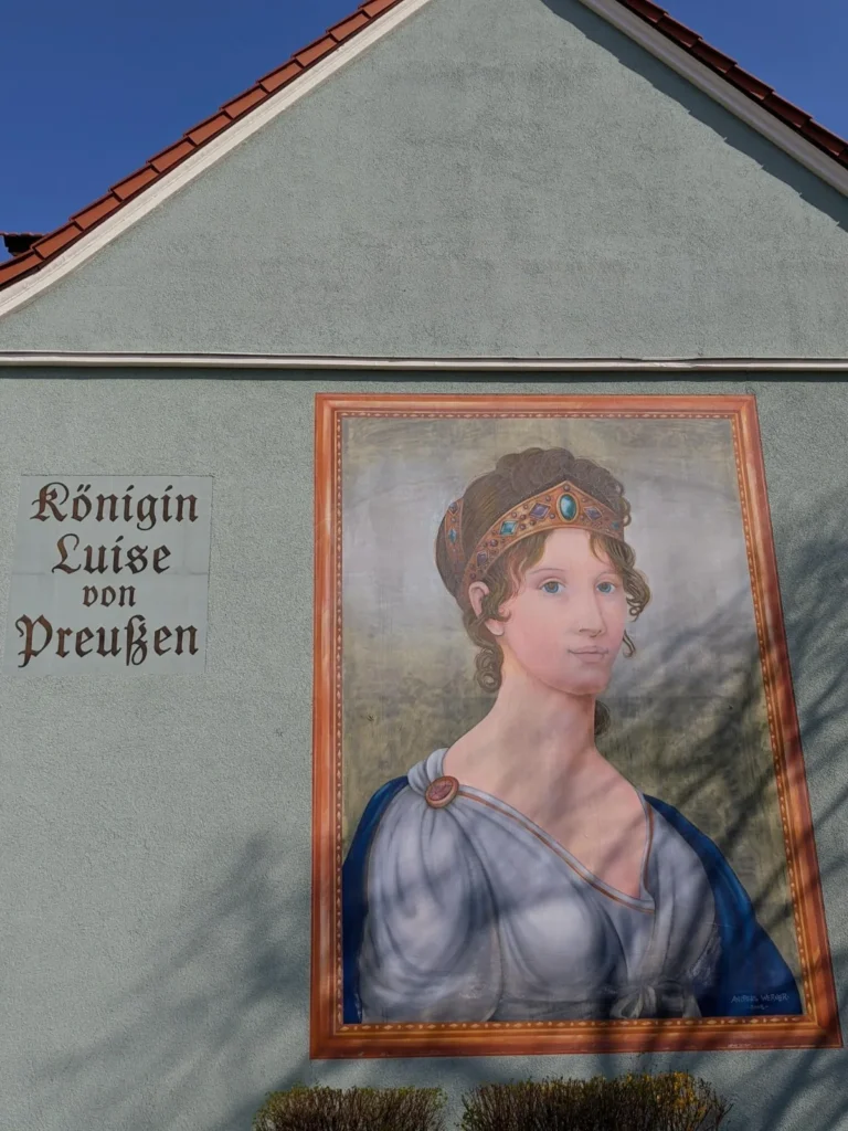 Wandbild der Königin Luise von Preußen an einem Giebel in der Luisenstraße in Oranienburg